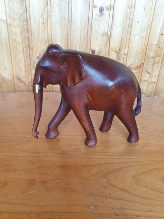Vand Elefant din Lemn Sculptat