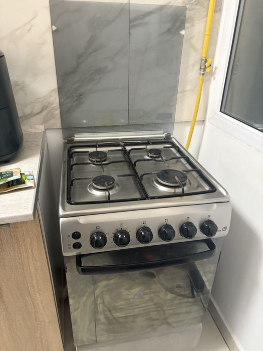 Aragaz folosit 1an 10/10 inox pret 850lei a costat 1300lei iasi centru