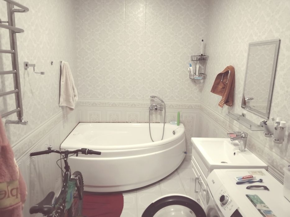 Әдемі траннилер жігітті қатты трах