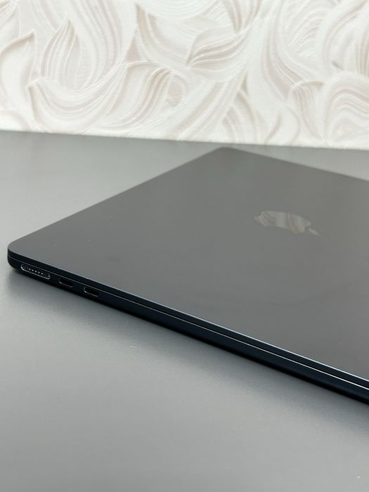 Продам MacBook Air 13,6 M2 Midnight