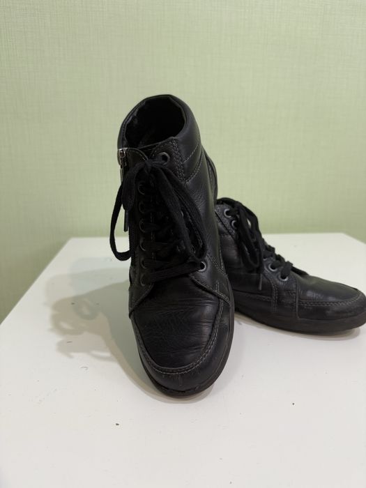 Продам осенние ботинки р 35