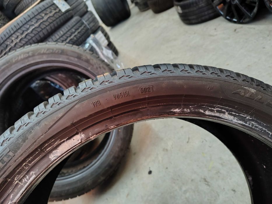 2бр.всесезонни гуми PIRELLI 235 35 19 DOT21 цена за брой