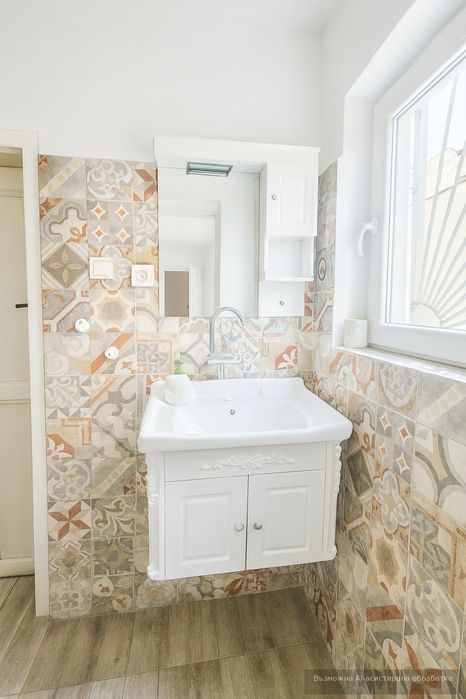 Дава се под наем Етаж от къща в Пловдив, Център - 140 кв.м за 518.67 € - Снимка #6