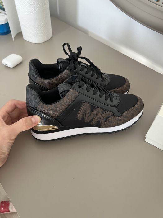 Новые кроссовки Michael Kors