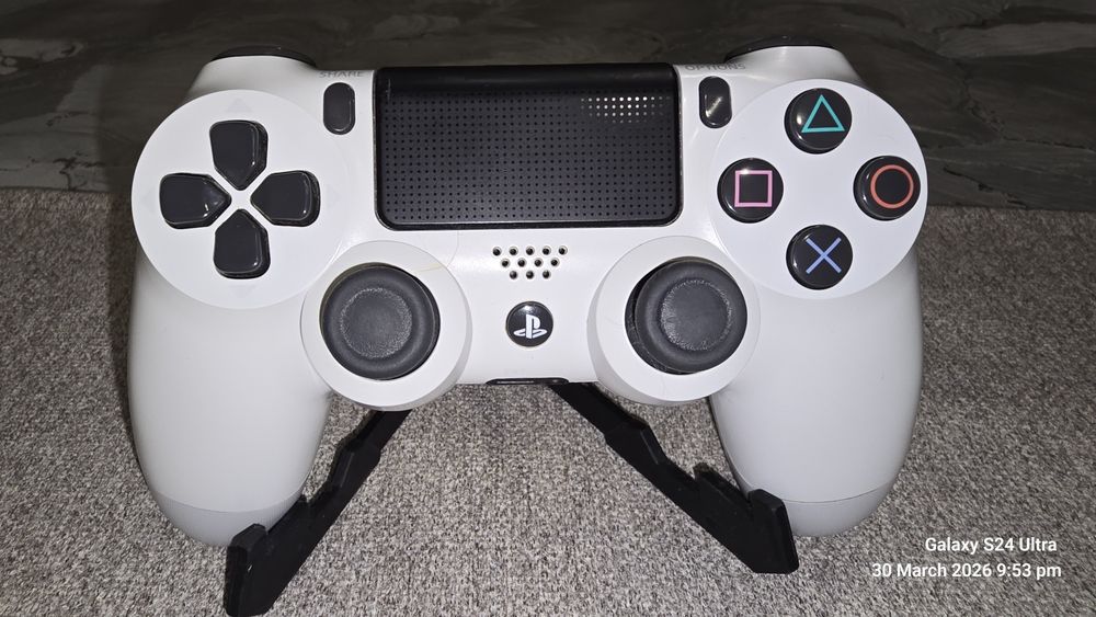 PlayStation 4 Slim Glacier White