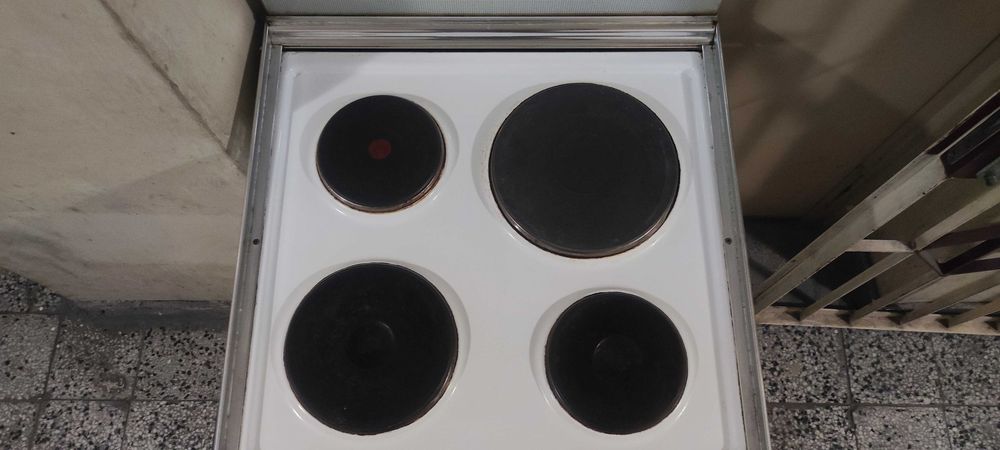 Готварска печка "Indesit"