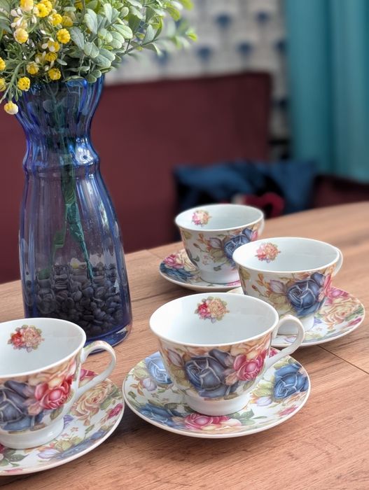 Продам красивый чайный сервиз