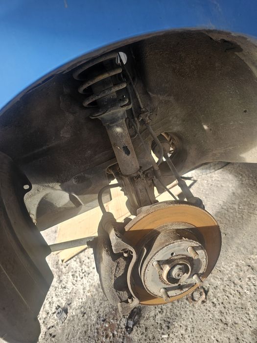 Fuzeta stanga dreapta amortizor cu flansa și arc Opel agila