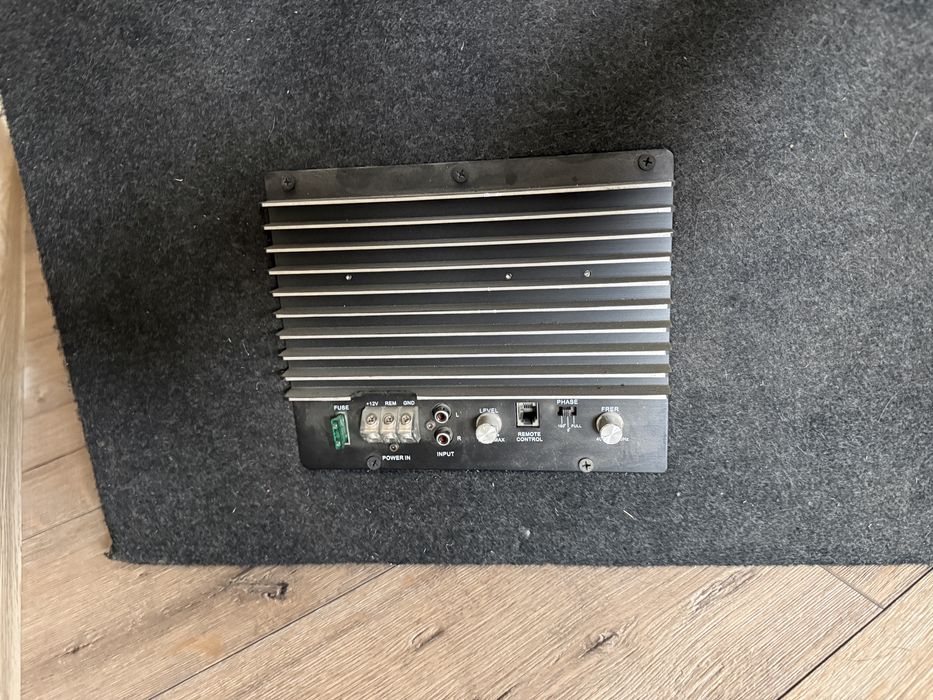 Бас каса с говорител