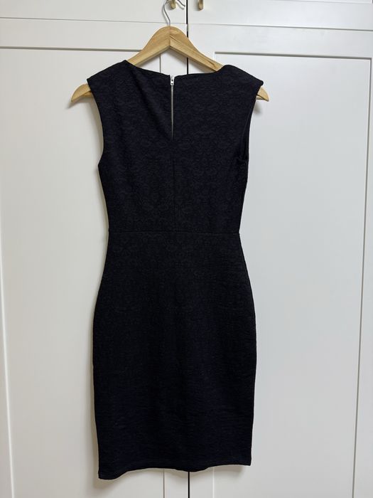 Стройнящее платье-футляр, S размер