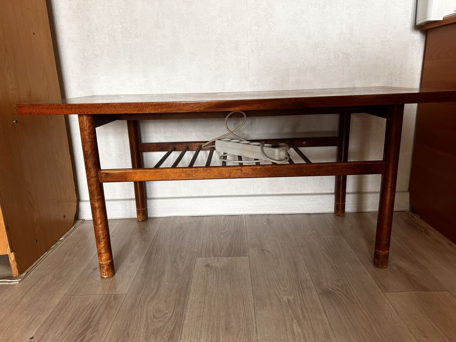 Продам стол журнальный. В отличном сост