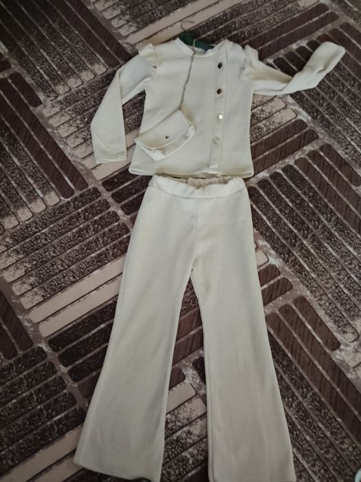 Елегантно  костюмче за момиче