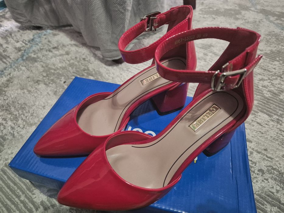 Красные туфли новые