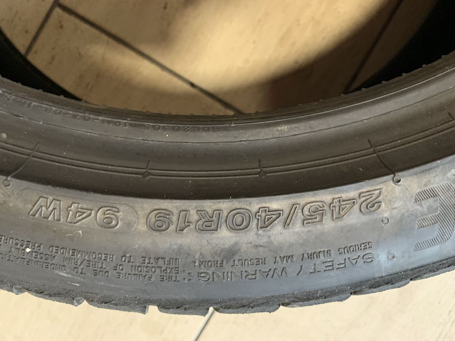 Set 245 40 19 anvelope de vara