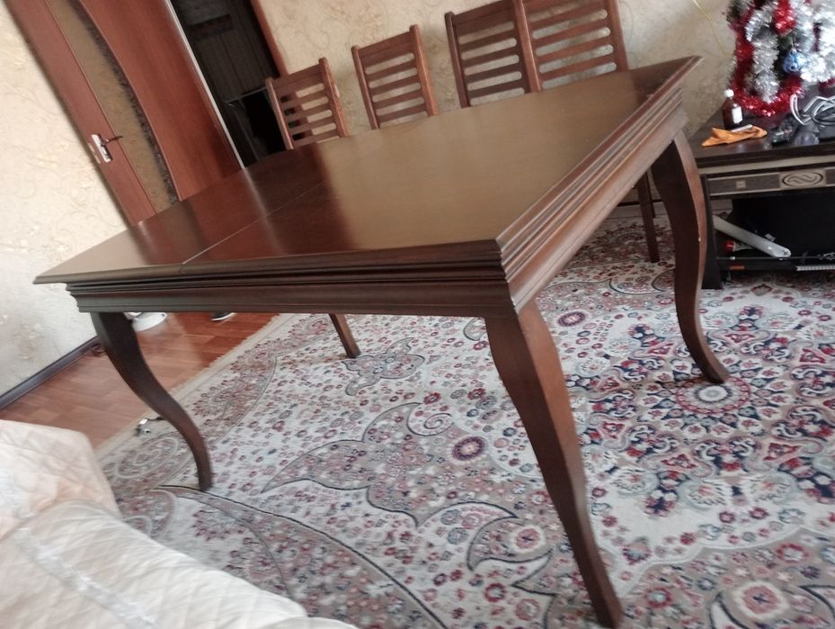 Стол со стульями