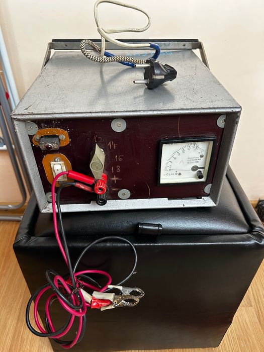 Încărcător/Redresor baterii auto vechi cu ampermetru