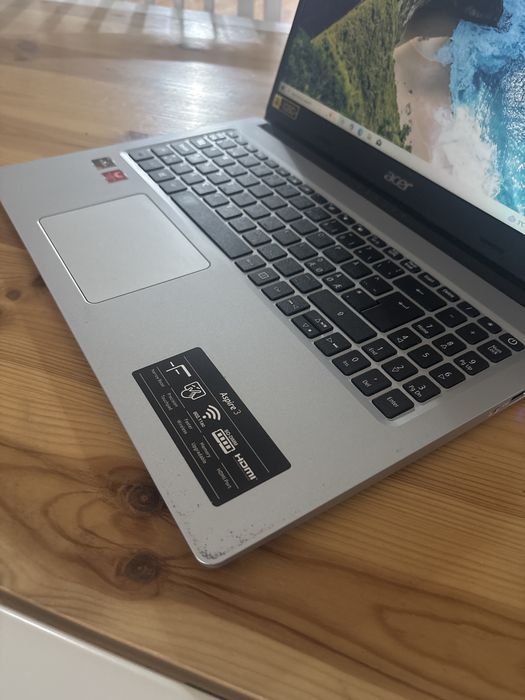 Acer Aspire 3• Procesor ryzen 7• SSD 512gb• placa video 2gb
