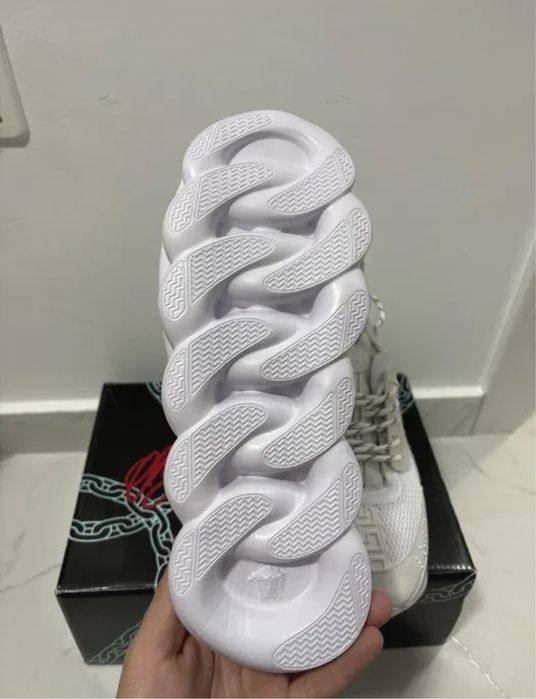 Versace chain reaction