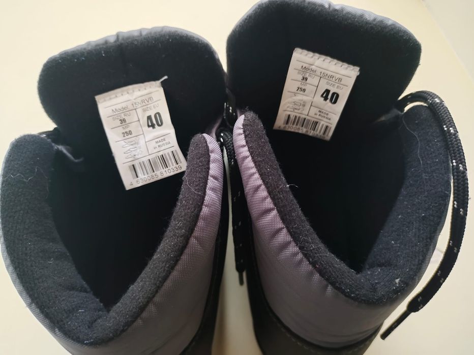 Лыжные ботинки.  .