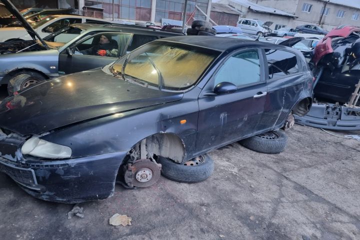 Lampa stop dreapta pe aripa Alfa Romeo 147 prima generatie