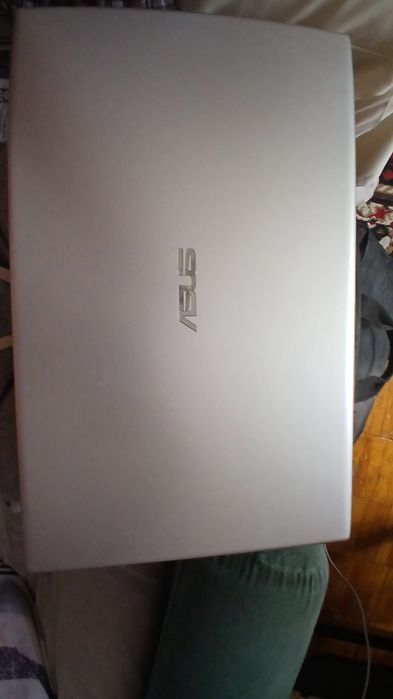 Asus notbuk sotiladi