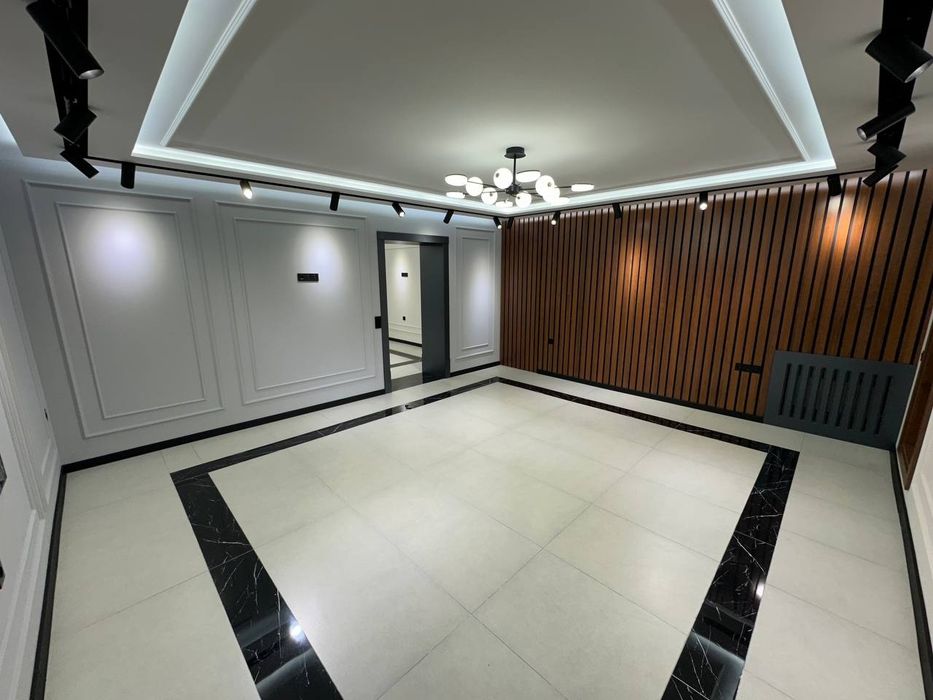 Продаётся коммерческое помешения  Новомосковская  Ор-р стадион старт