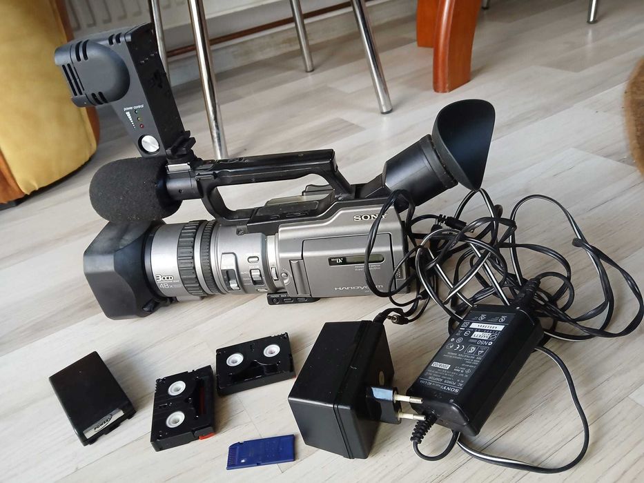 Camera foto Sony Handycam DCR-VX2100E si accesorii
