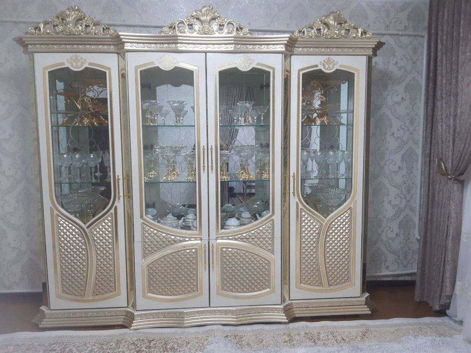 Mebel stenka sotiladi!!!