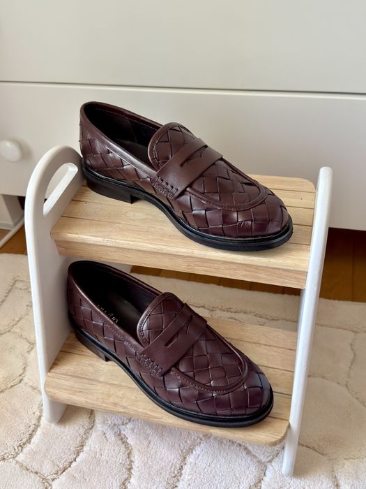 Лоуфъри в цвят бургунди по модел на Bottega Veneta