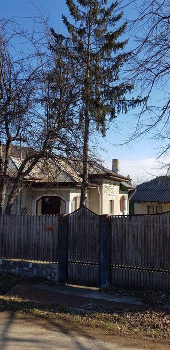 Casă cu  teren de vânzare