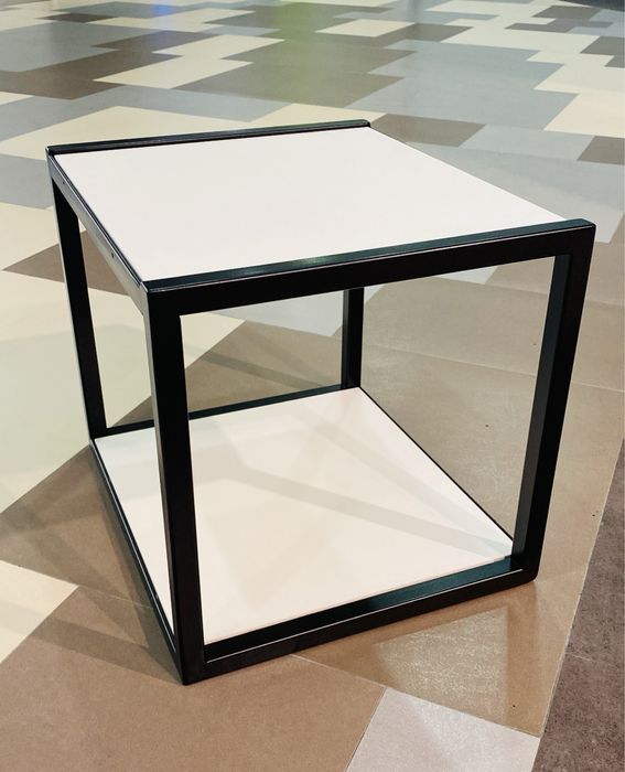 Mobilier showroom haine si manechin