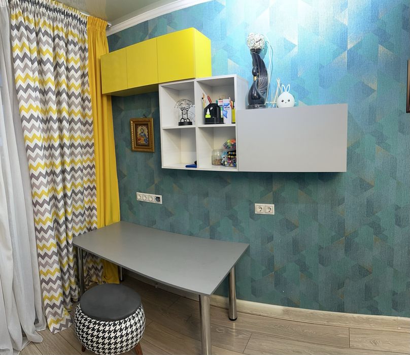 Полка шкаф стол шторы для детской