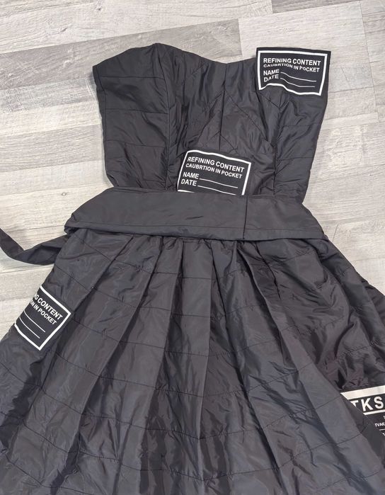 Рокля черна разкроена