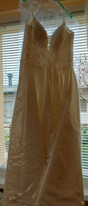 Булчинска рокля + подарък болеро