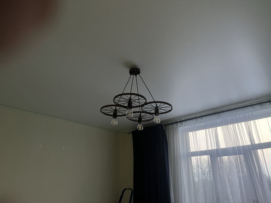 Продам люстру в отличном состоянии