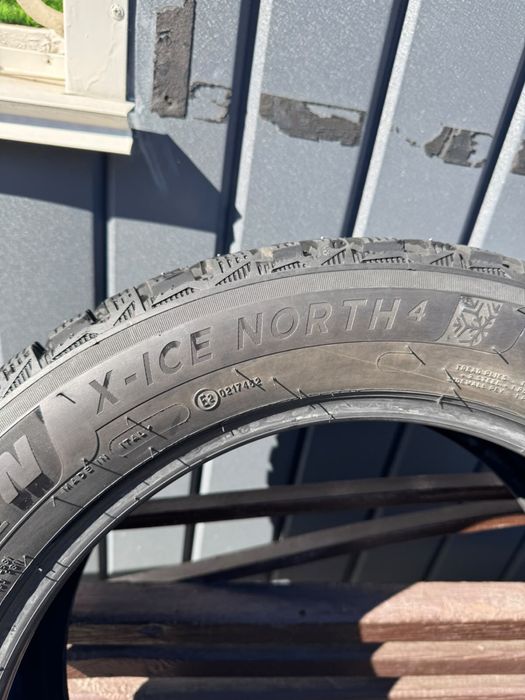 Продам зимнюю резину MICHELIN X-ICE NORTH 4 - 215/55 R17
