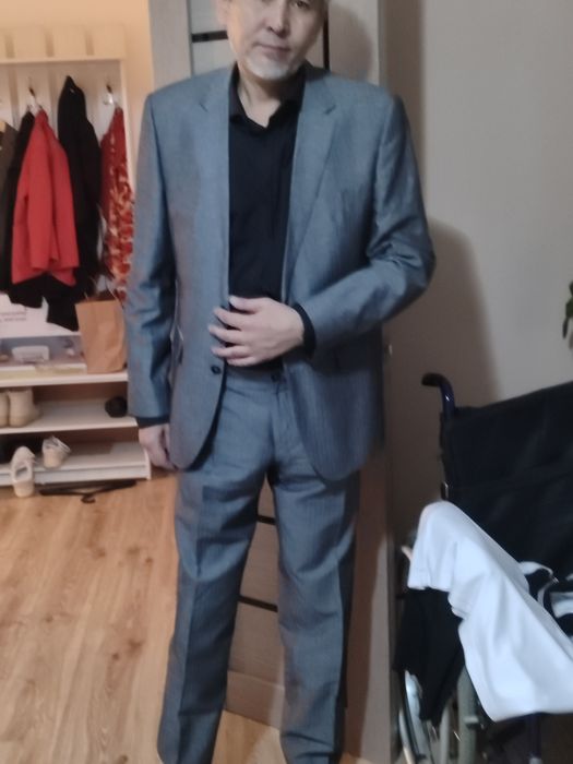 Продам костюм Hugo Boss