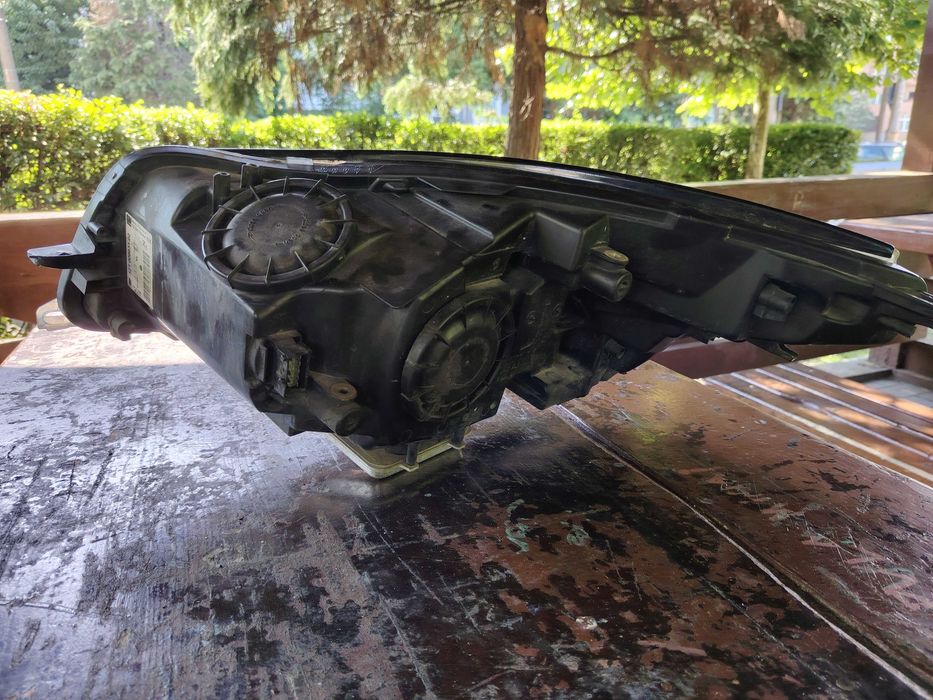 Faruri Opel insigna stânga dreapta,bi-xenon adaptabile după curbă 600 lei bucata