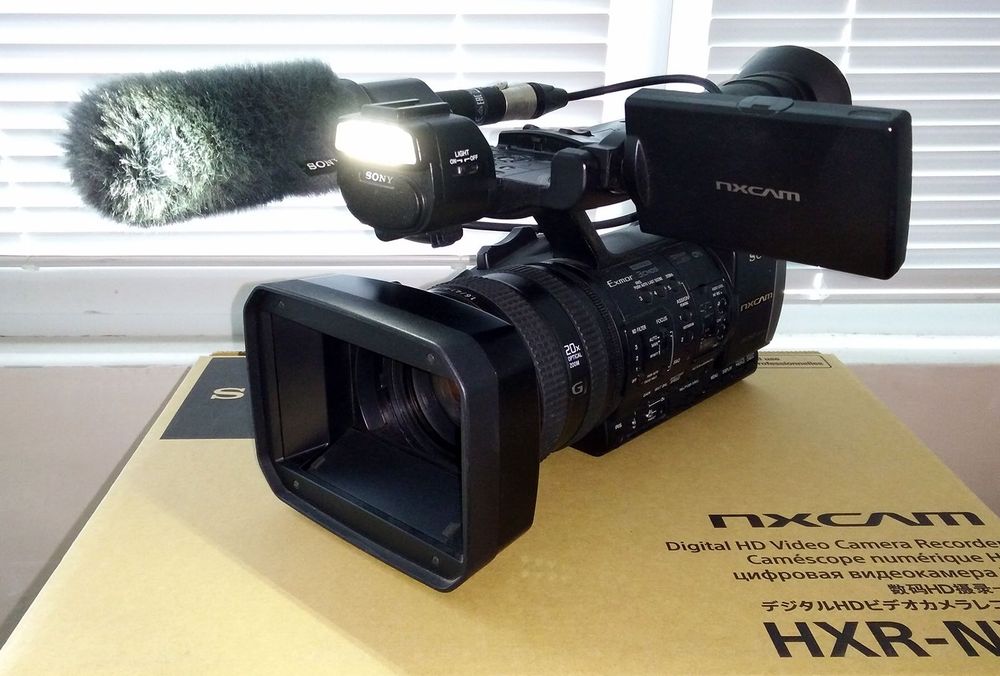Видеокамера Sony HXR-NX3