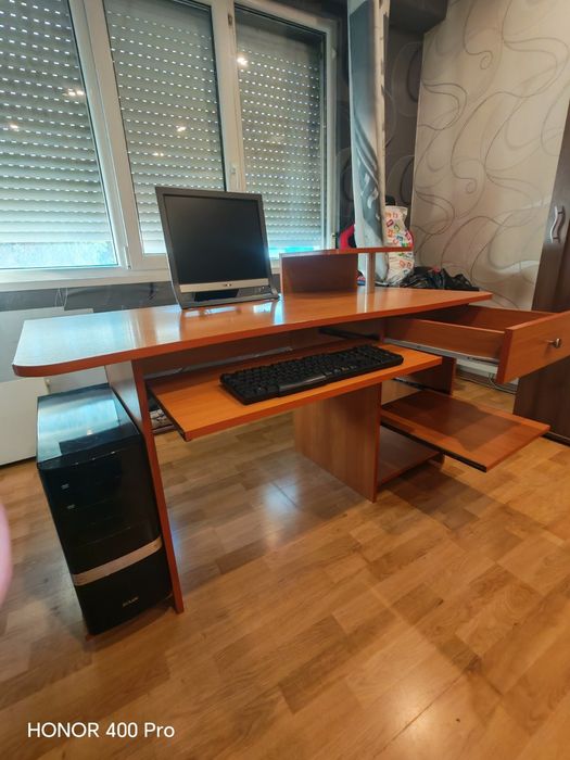 Бюро за настолен компютър