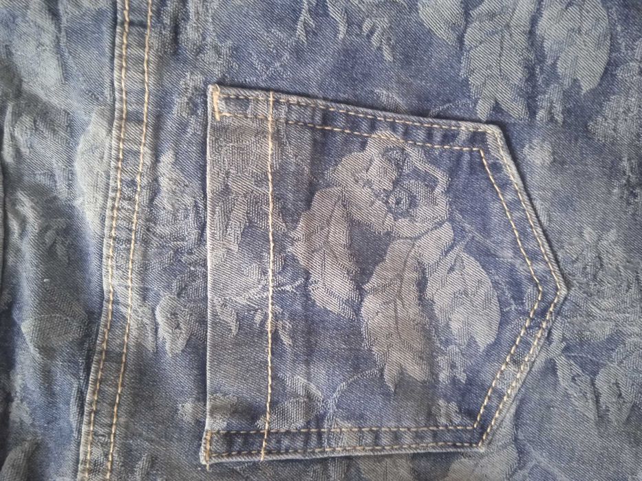 Дънкови къси панталони на цветя