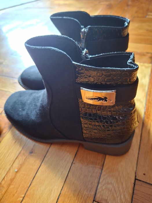 НОВИ  елегантни  черни  боти