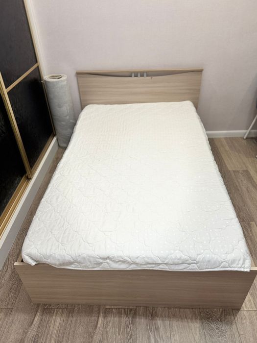 Продам двуспальную кровать