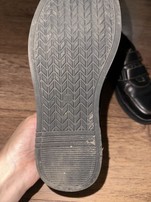 Продам , детские школьные туфли