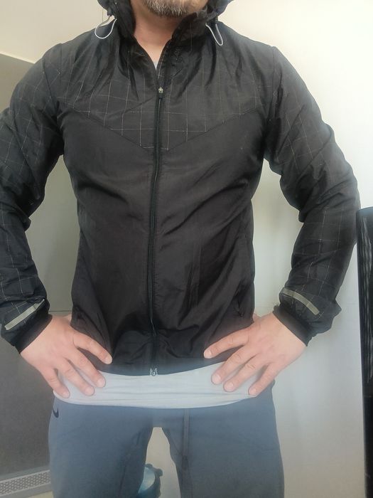 Мъжка ветровка Nike (L) 30€