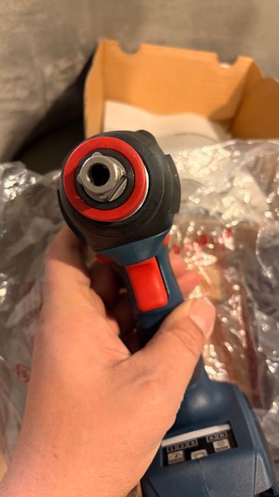 Чисто нов винтоверт (impact) BOSCH gdx 18v 210 c