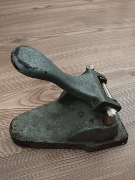 perforator metalic anii 70'