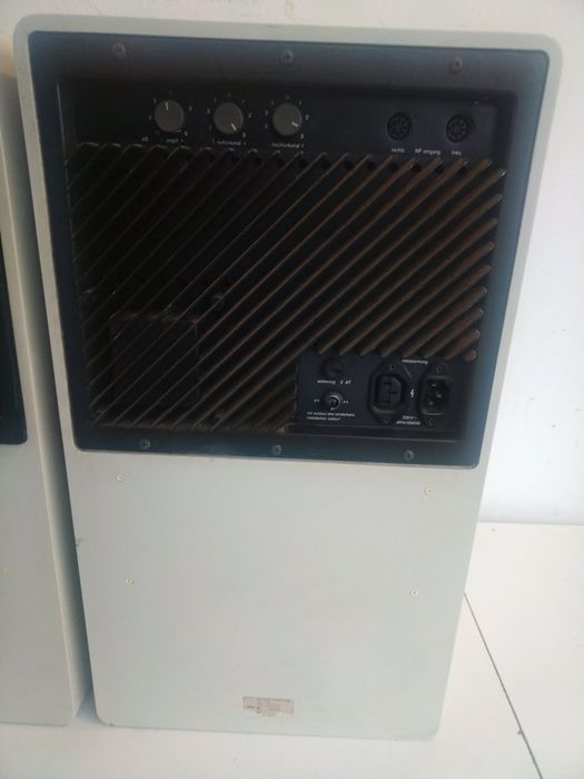 BRAUN LV 720 – Качествени активни тонколони. Производство – 1974 – 1976 г. при цена – 1990 DM. 
Производство WEST GERMANY 
Снимъл съм забележките по к
