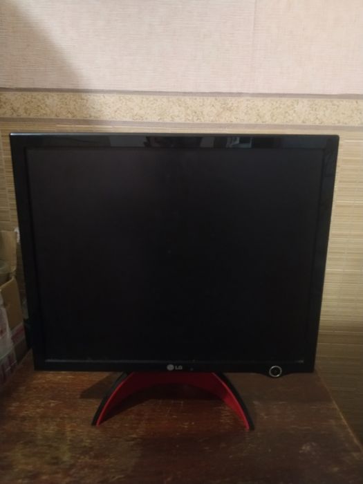 Монитор  LG l1900J, 19 дюймов