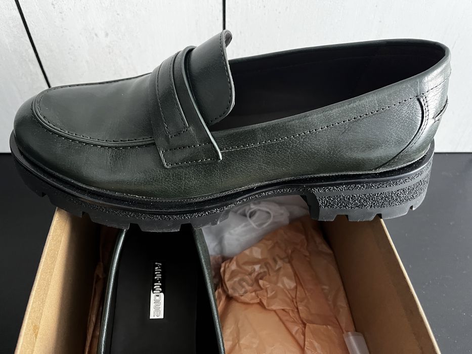 новые кожаные лоферы 38 размер